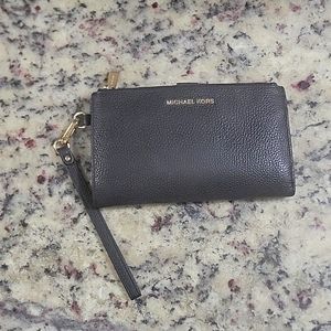 Micheal Micheal Kors Adele leather smartphone wristlet